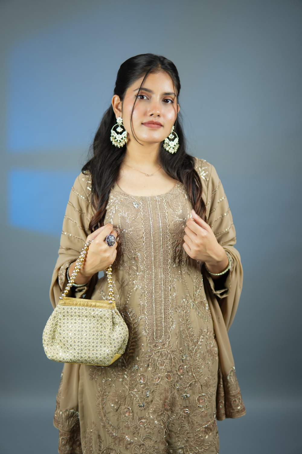 Zarin - Where Every Thread Catches the Light