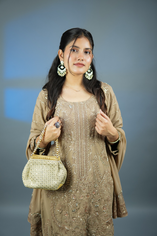 Zarin - Where Every Thread Catches the Light