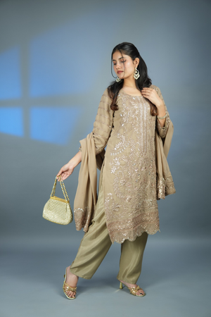 Zarin - Where Every Thread Catches the Light