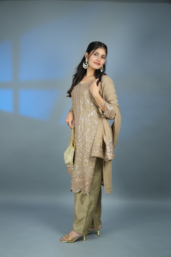Zarin - Where Every Thread Catches the Light