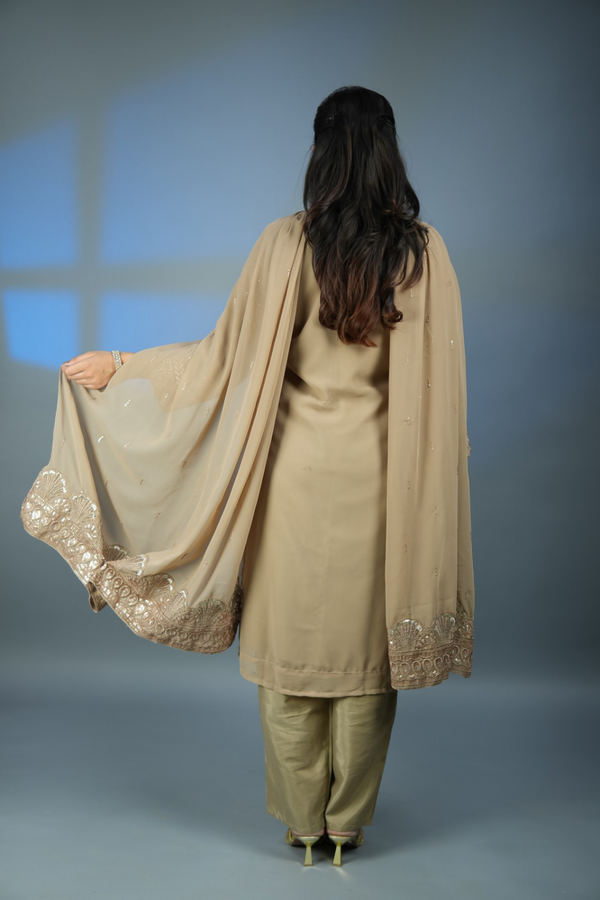 Zarin - Where Every Thread Catches the Light
